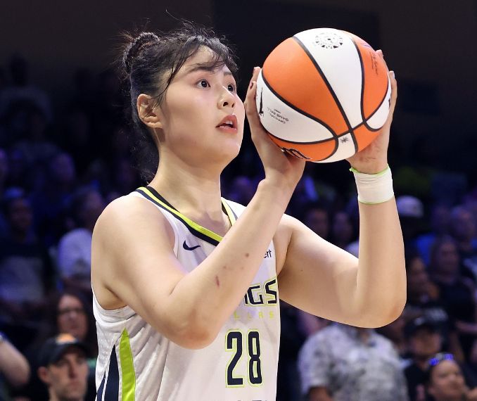 amp, 霍华德与米, 飞翼 amp, 霍华德与米, 飞翼