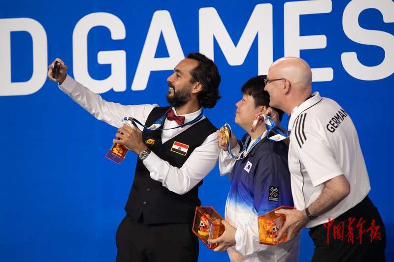 img, 蹦床男子双